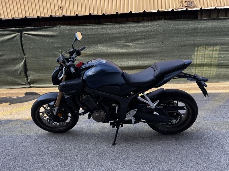 Photo HONDA CB CB 650 R e-Clutch 2026
