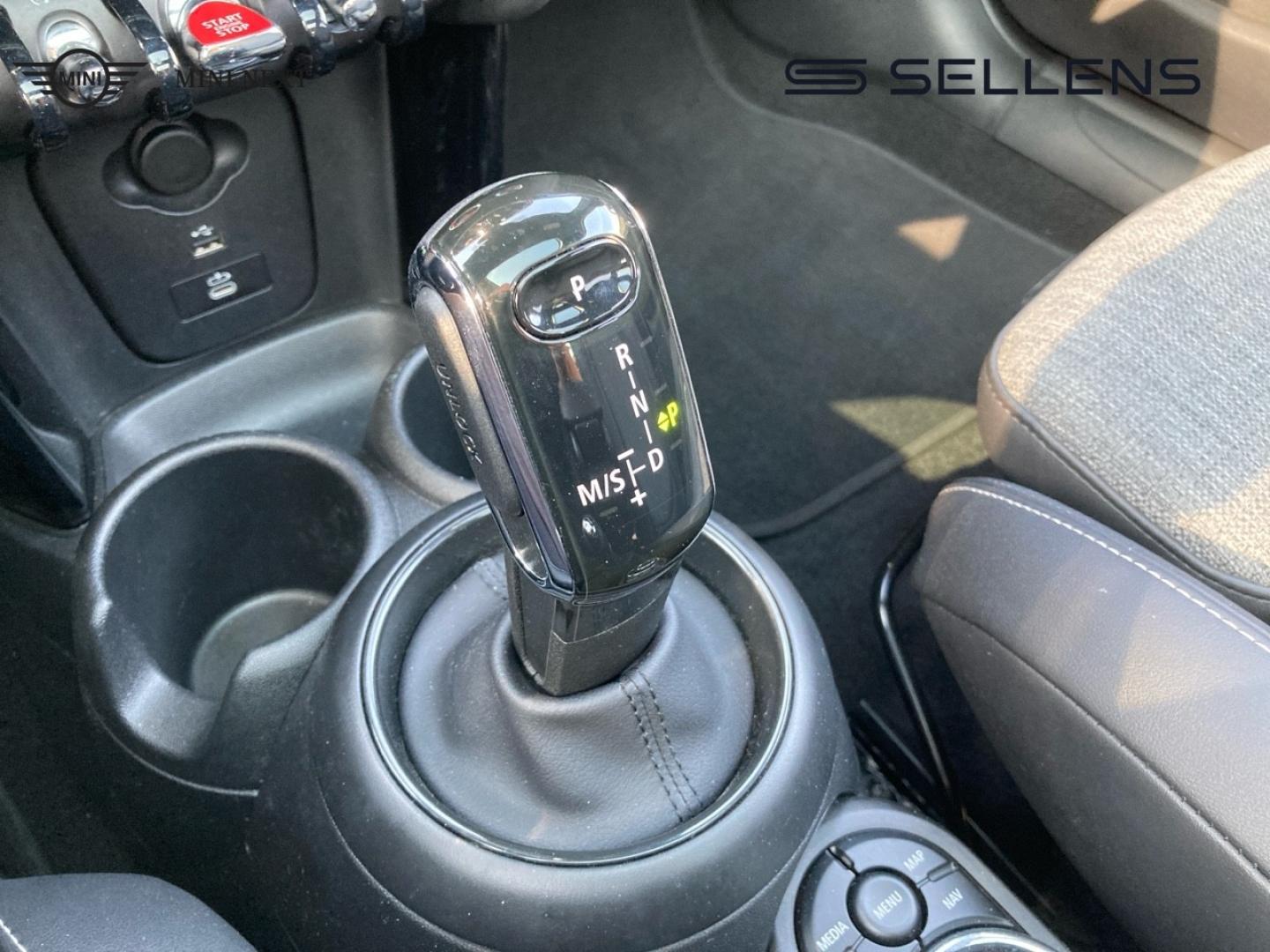 MINI Mini 5 Portes Cooper 136ch Edition Premium Plus BVA7 - photo 14