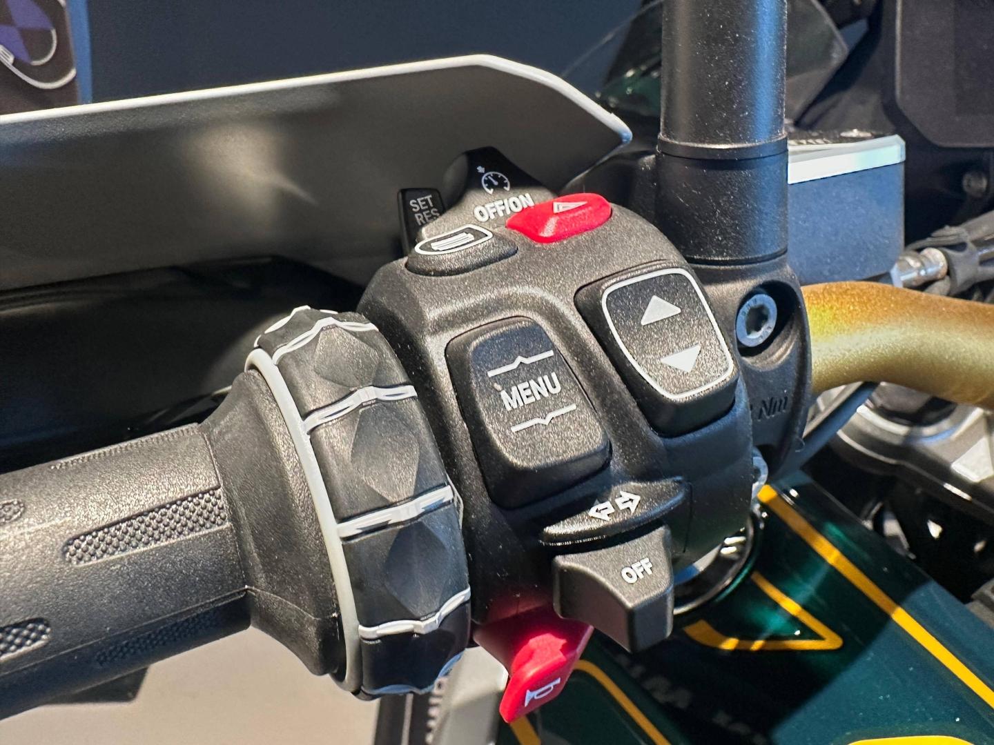 BMW R R 1300 GS - CLEF EN MAIN - photo 8