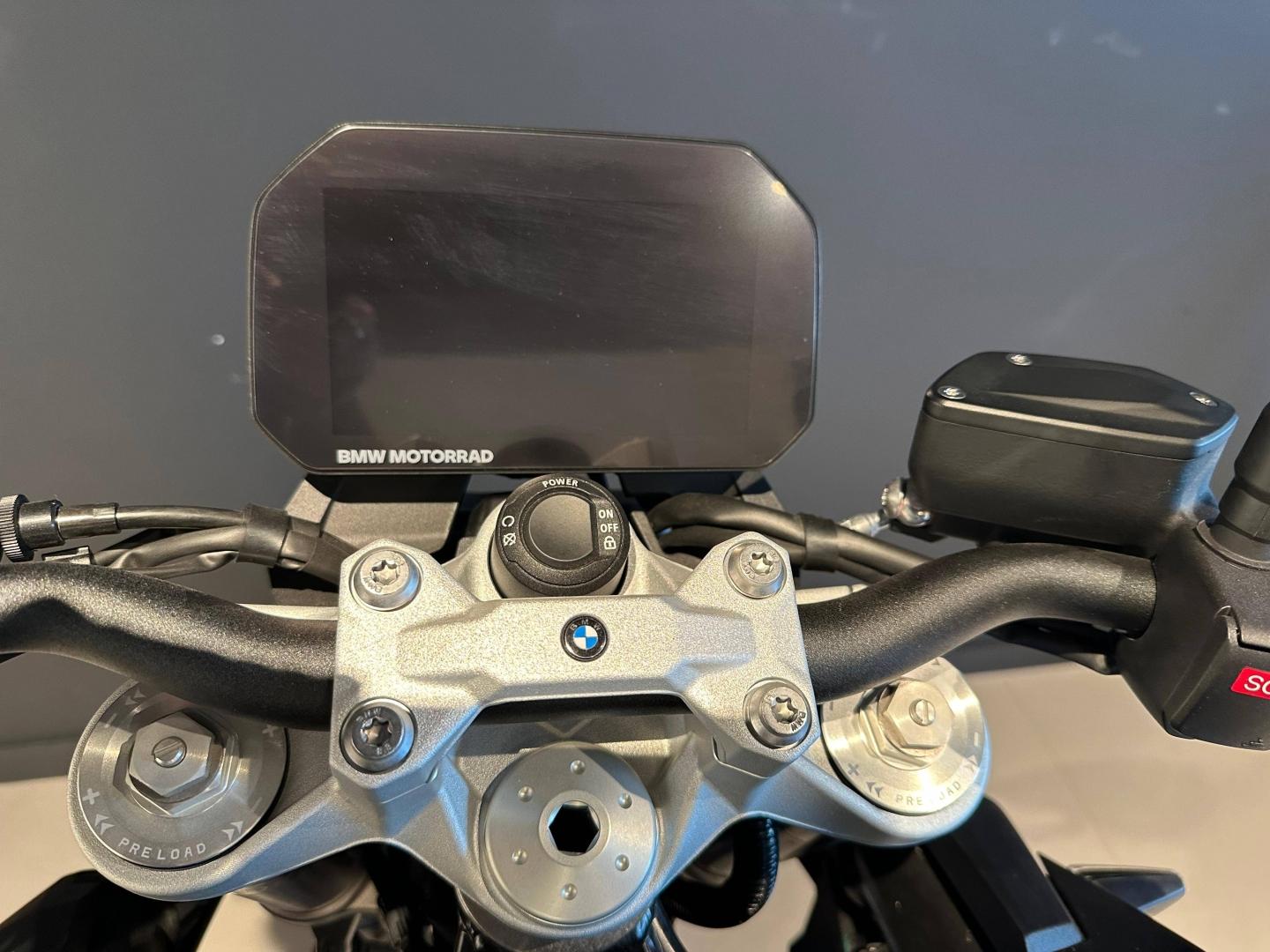BMW F F 900 R 2025 - photo 17