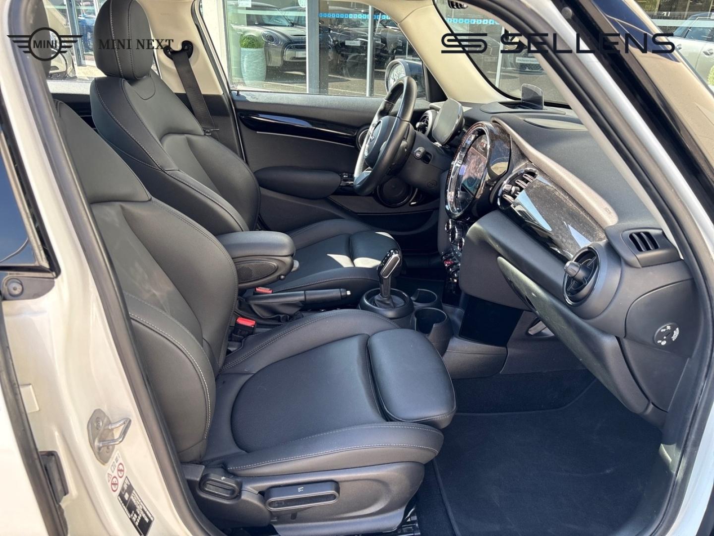 MINI Mini 5 Portes Cooper 136ch Edition Premium Plus BVA7 - photo 9