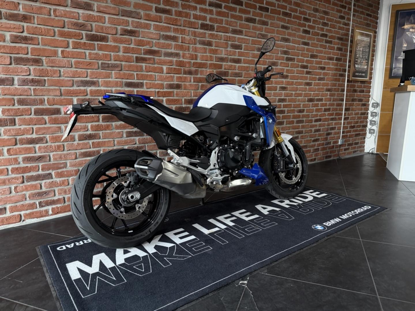 BMW F F 900 R - photo 3