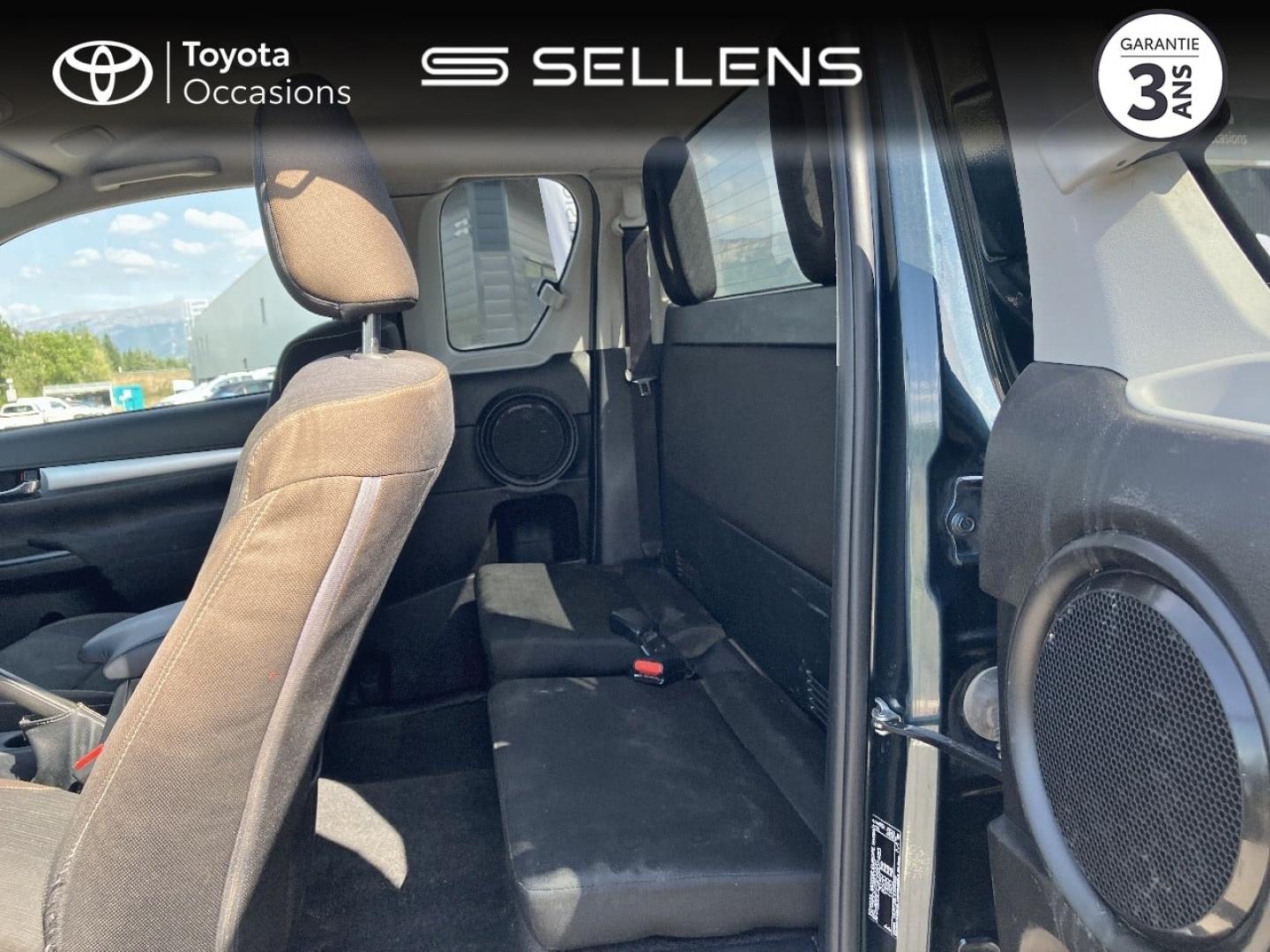 TOYOTA Hilux 2.4 D-4D 150ch X-Tra Cabine Légende 4WD RC23 - photo 12