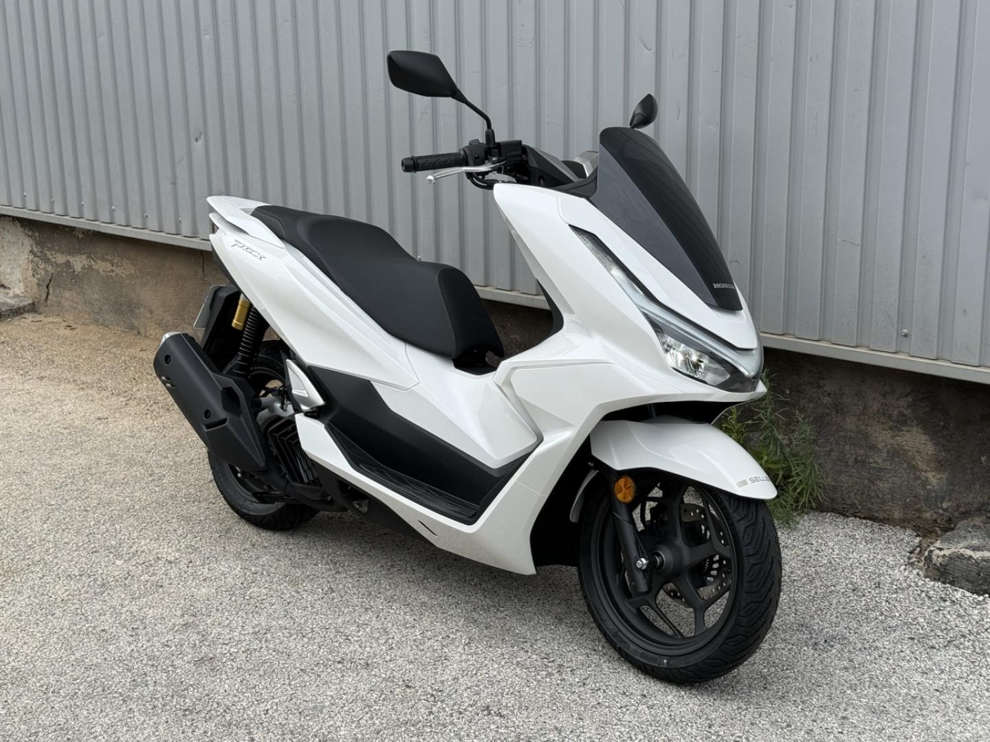 Photo HONDA PCX PCX 125 DX 123kms Garantie 07/2032 A partir de 87€/mois