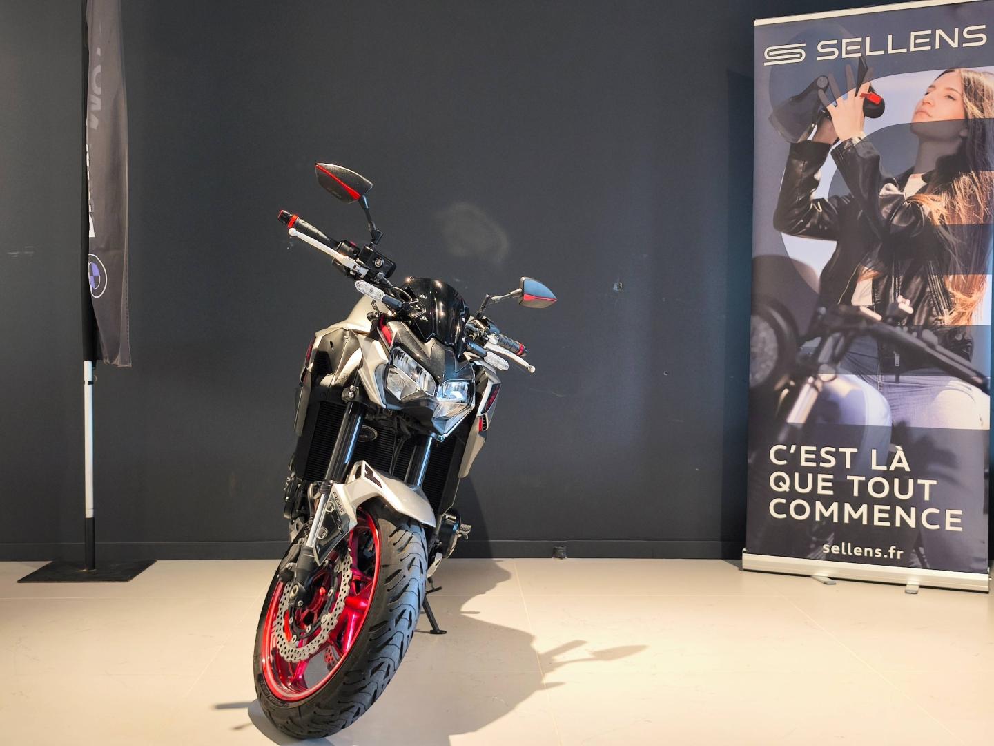 KAWASAKI Z 900 - photo 3