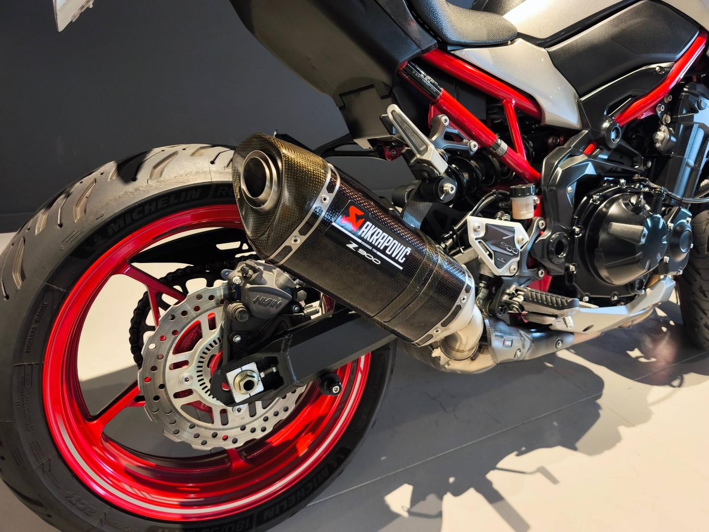 KAWASAKI Z 900 - photo 10