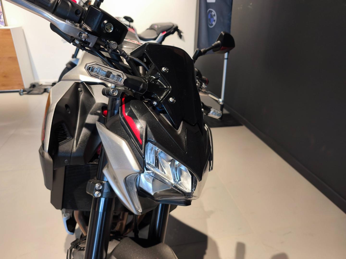 KAWASAKI Z 900 - photo 17