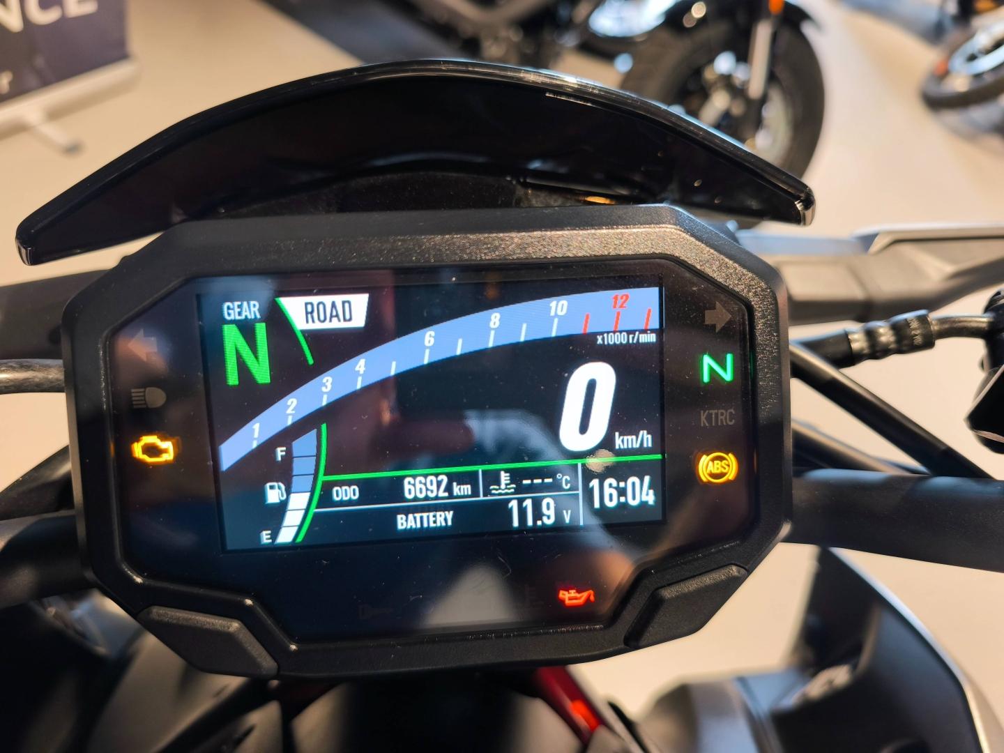 KAWASAKI Z 900 - photo 19