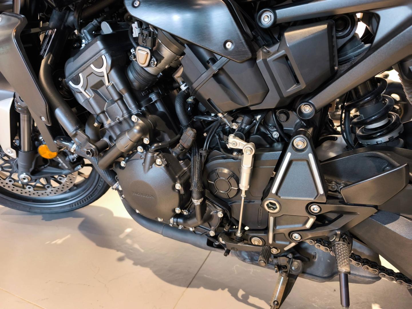 HONDA Cb1000ra  - photo 15