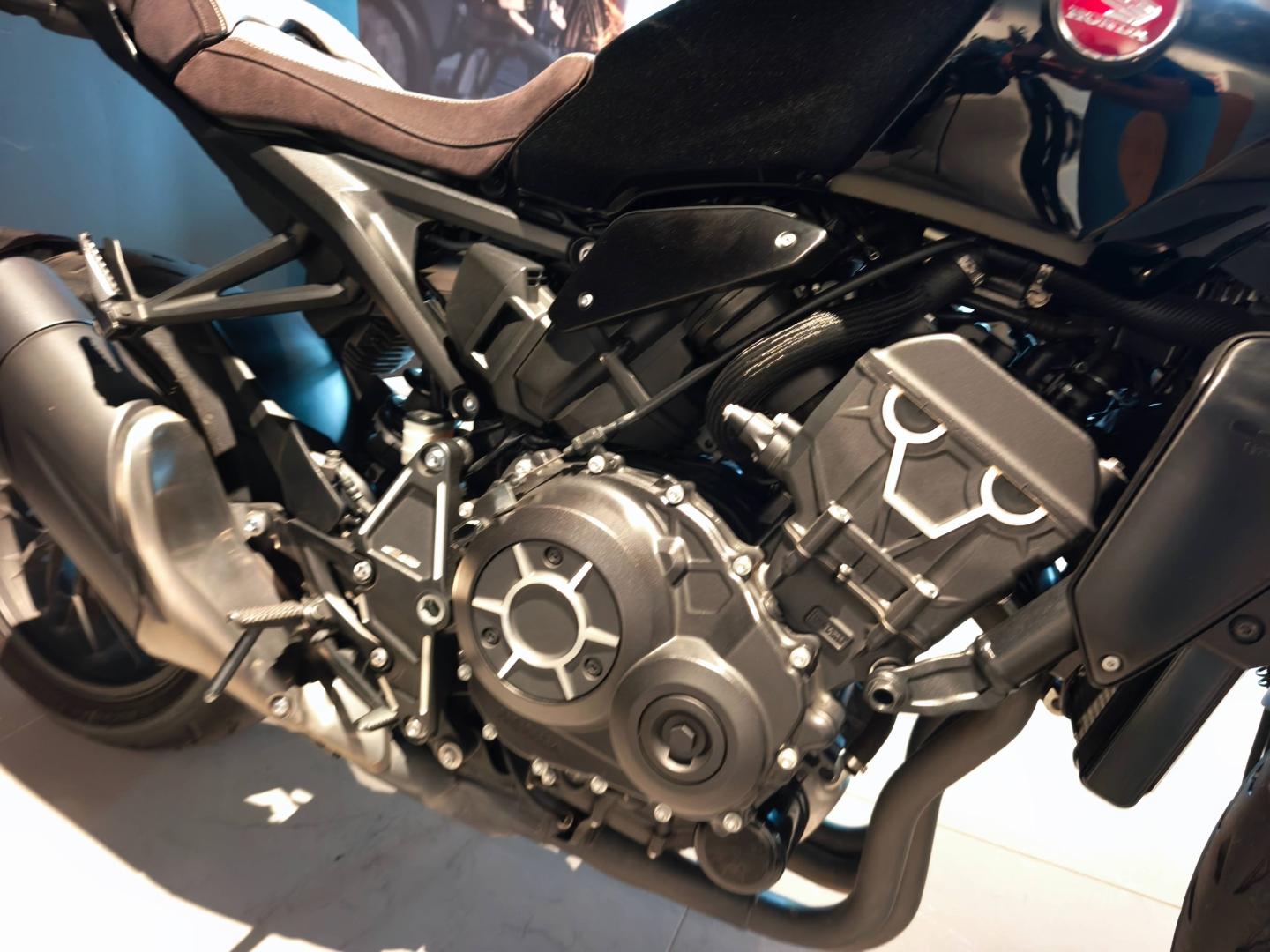 HONDA Cb1000ra  - photo 19