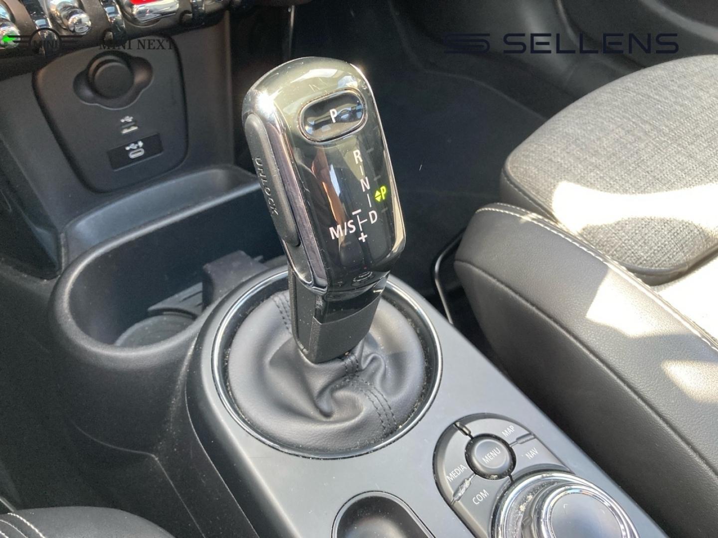 MINI Mini 5 Portes Cooper 136ch Edition Camden BVA7 - photo 14