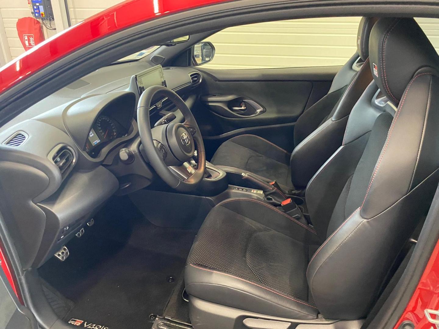 TOYOTA Yaris 1.6 GR 261ch Track 3p 4WD - photo 2