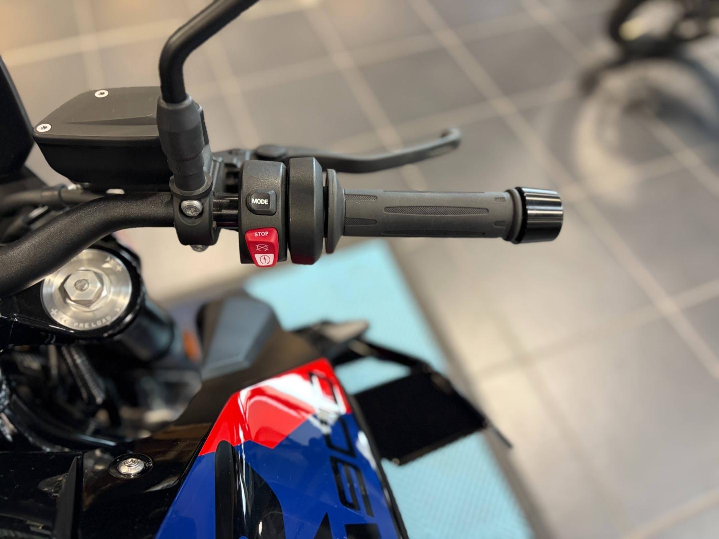 BMW F F 900 R - EDITION 1 OF 1 "M 900 R" - F900R - M900R - photo 12