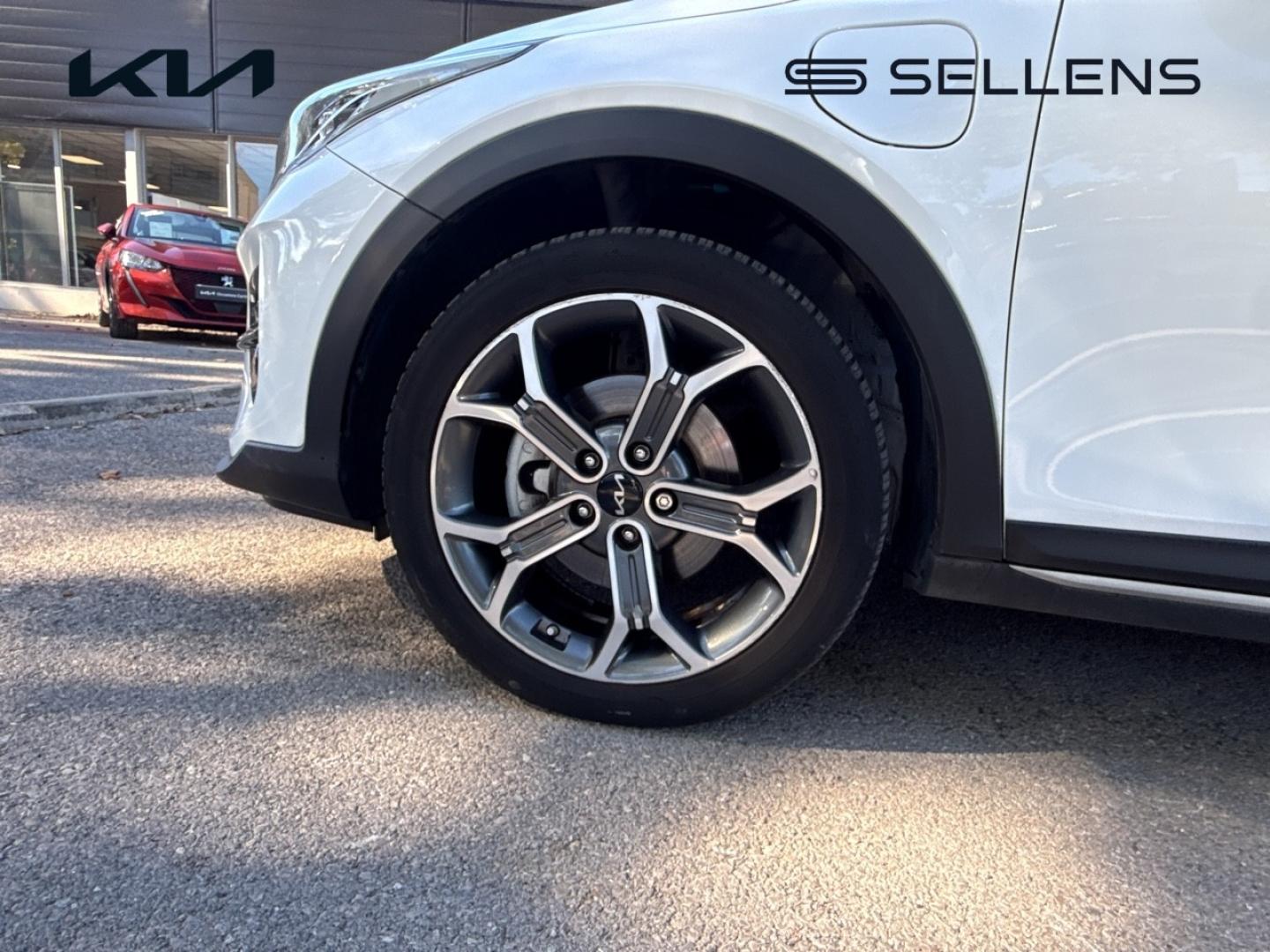 KIA XCeed 1.6 GDi 105ch + Plug-In 60.5ch Black & White Edition DCT6 MY22 - photo 7