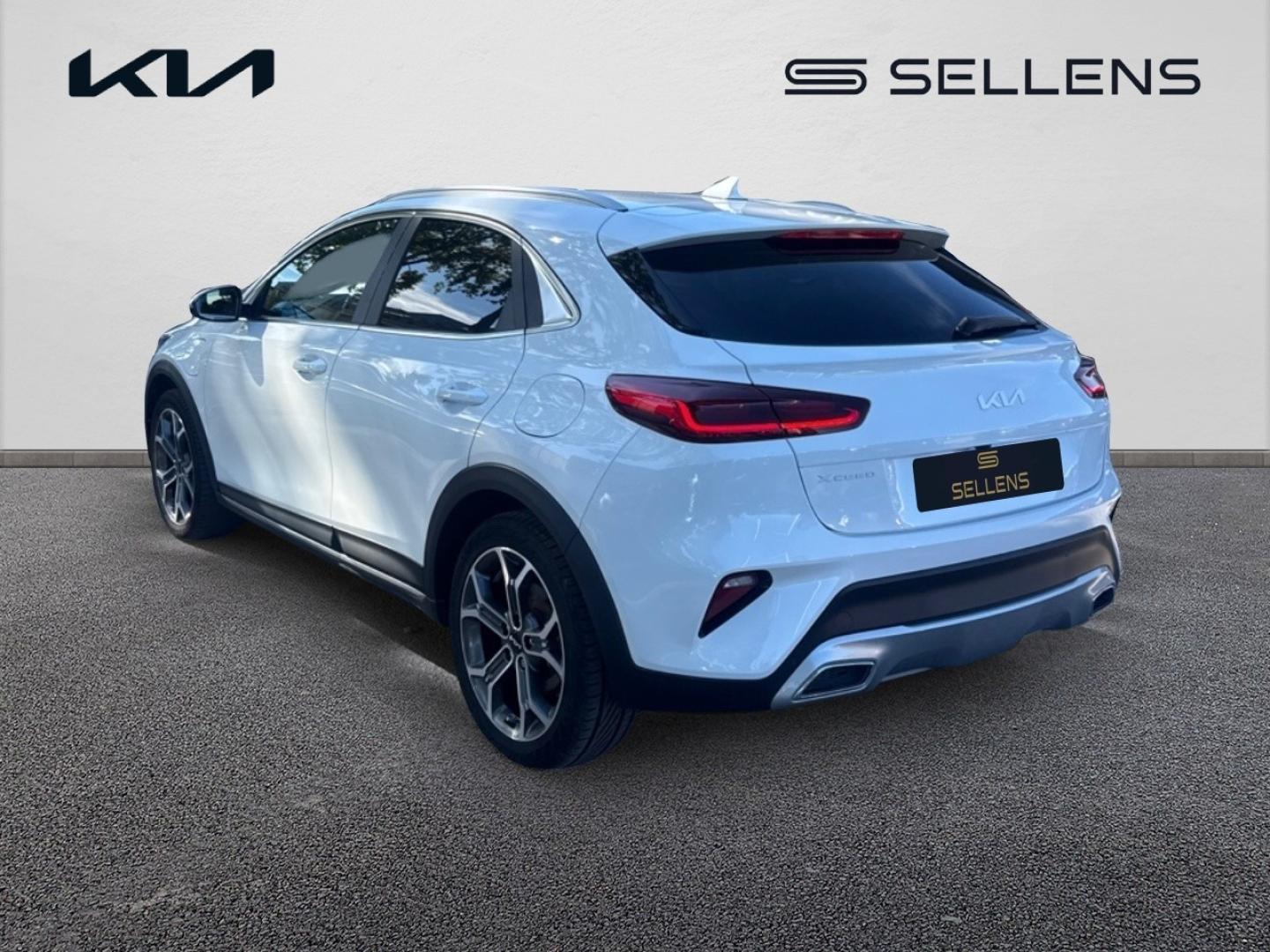 KIA XCeed 1.6 GDi 105ch + Plug-In 60.5ch Black & White Edition DCT6 MY22 - photo 13
