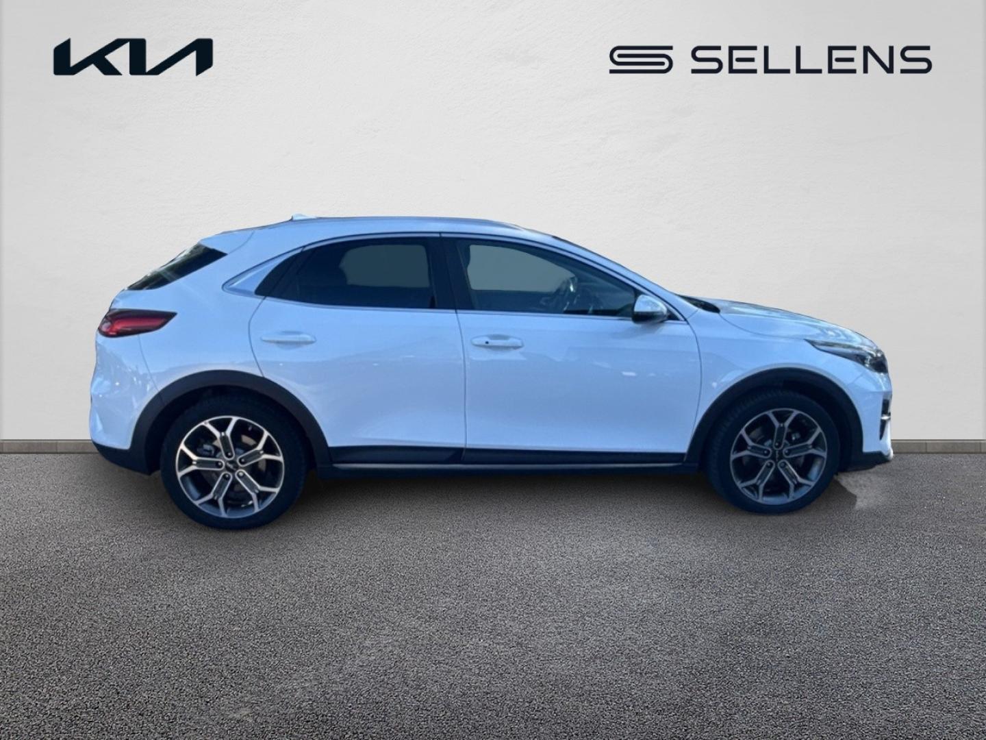 KIA XCeed 1.6 GDi 105ch + Plug-In 60.5ch Black & White Edition DCT6 MY22 - photo 14