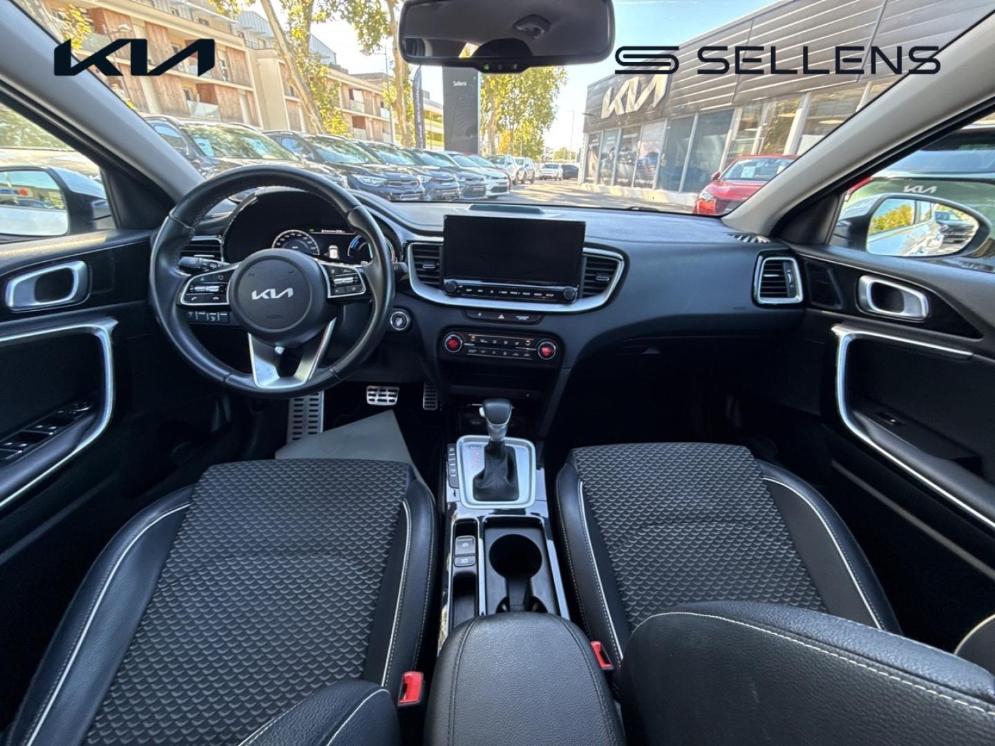 KIA XCeed 1.6 GDi 105ch + Plug-In 60.5ch Black & White Edition DCT6 MY22 - photo 16