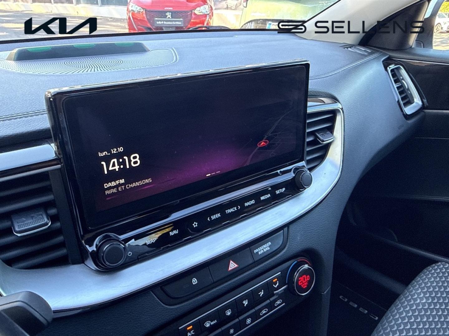 KIA XCeed 1.6 GDi 105ch + Plug-In 60.5ch Black & White Edition DCT6 MY22 - photo 18