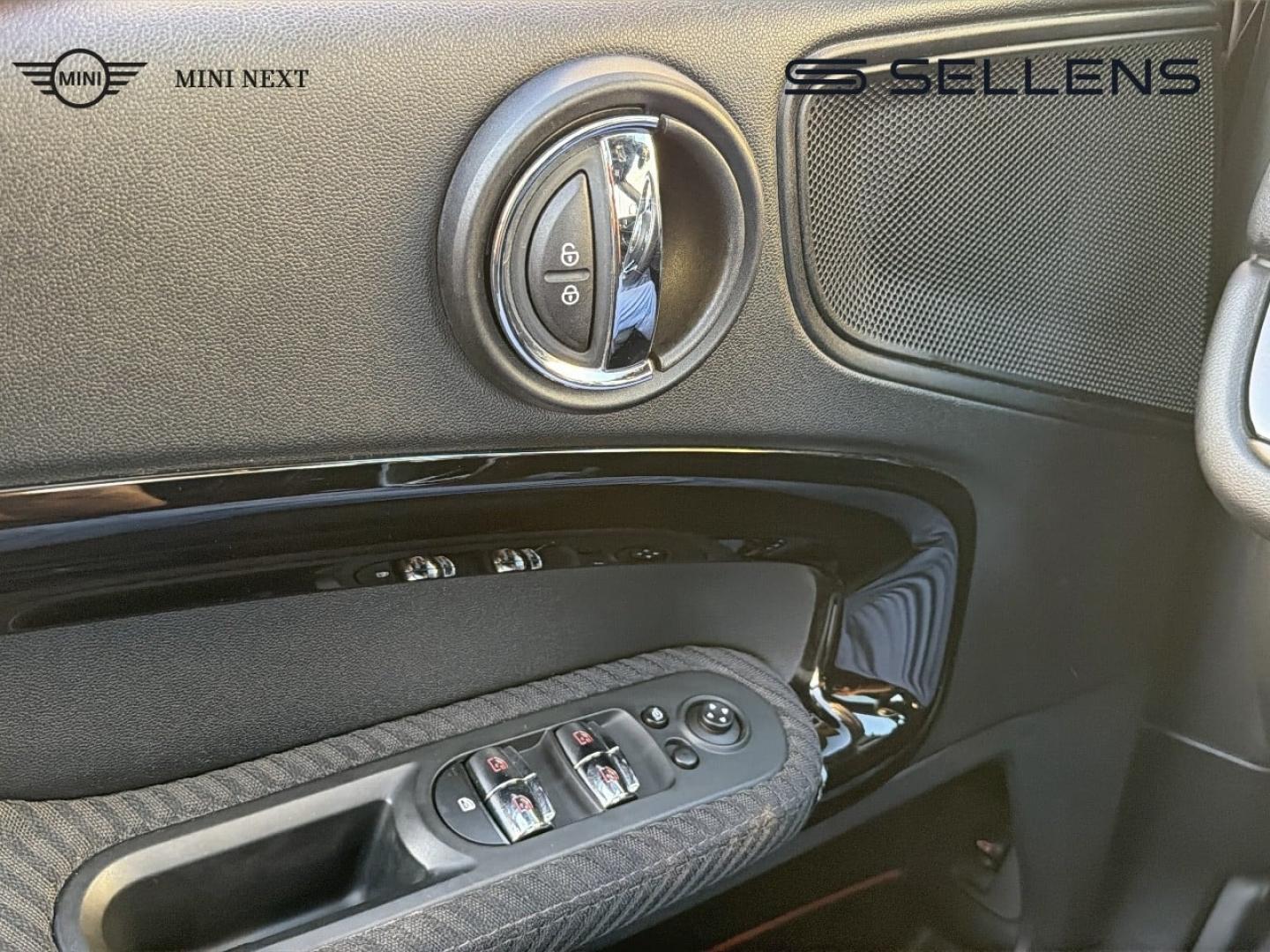 MINI Countryman One D 116ch Oakwood - photo 17