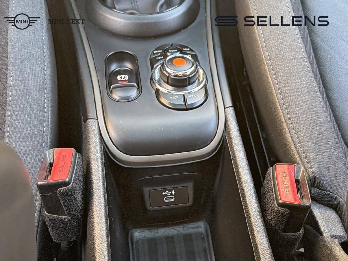 MINI Countryman One D 116ch Oakwood - photo 19